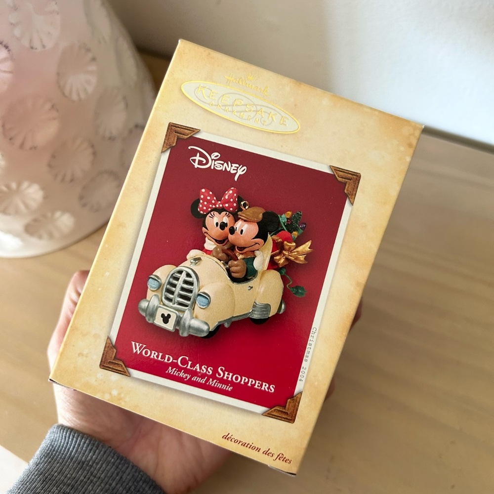 2004 Hallmark Disney Mickey and Minnie World Class Shoppers Christmas Ornament
